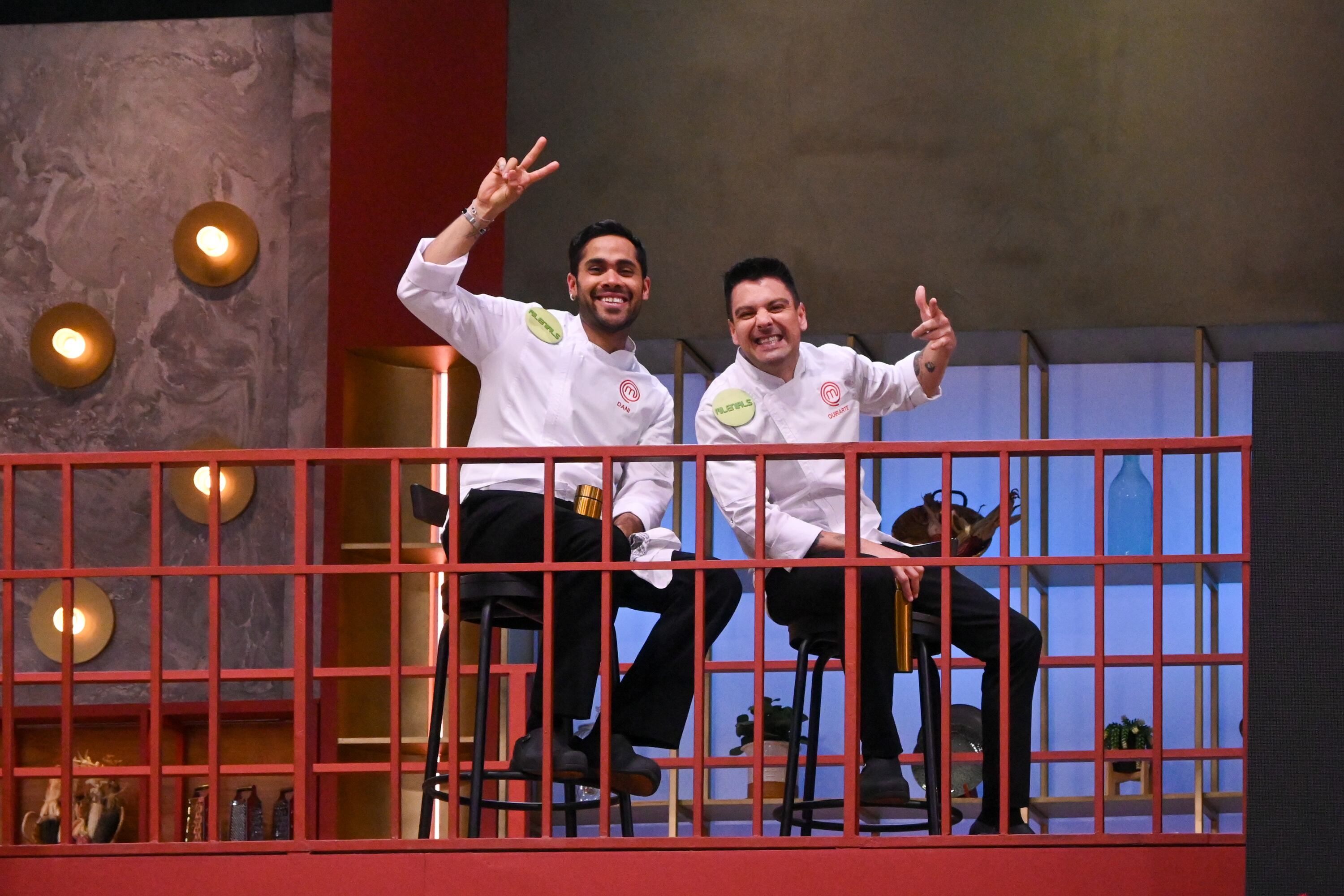 Quirarte fue el primer finalista y enseguida lo acompañó en el balcón, Dani Valle. (@MasterChefMx)