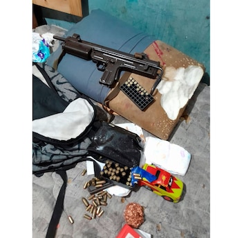 Hallan una ametralladora en un allanamiento en La Plata