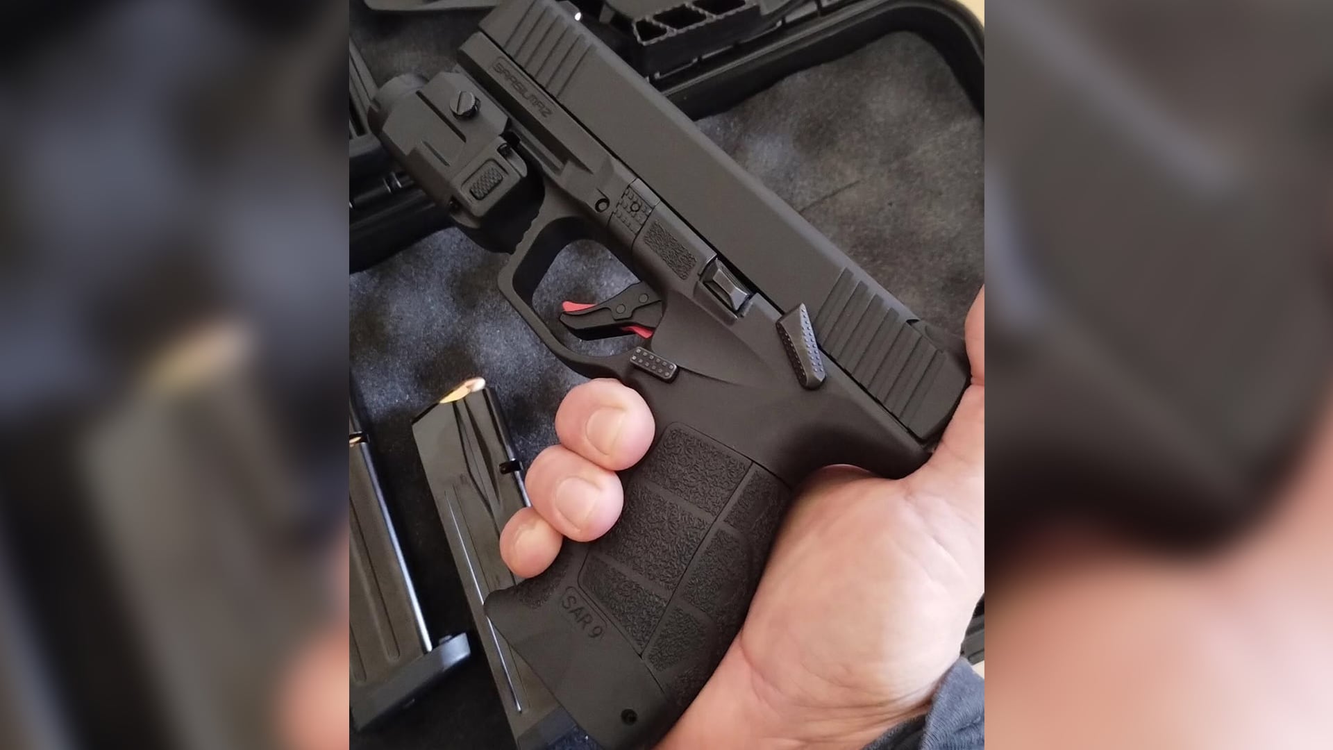 La pistola Sarsilmaz SAR 9 calibre 9 milímetros que el sospechoso exhibía en redes