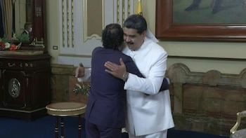 Venezuela y Colombia retoman formalmente sus relaciones diplomáticas el lunes, tras la llegada a Caracas y Bogotá de los embajadores designados por el presidente colombiano, Gustavo Petro, y su par venezolano, Nicolás Maduro, luego de tres años de ruptura.