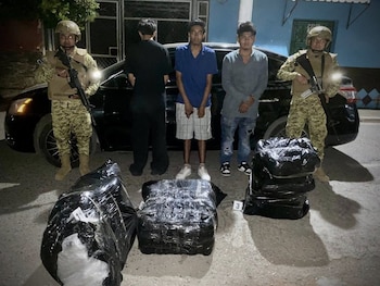 Las fuerzas de seguridad de El Salvador incautan USD 204,740 en marihuana en el paso fronterizo no habilitado La Ceiba, Ahuachapán Sur. (Cortesía:René Francis Merino Monroy)