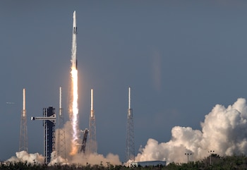 El negocio de lanzamiento opera contratos con la NASA para el programa Artemis de alunizaje y con el Departamento de Defensa de Estados Unidos