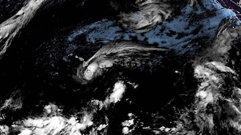 La tormenta Lala se convirtió en huracán y avanza hacia Hawái con vientos de hasta 120 kilómetros por hora