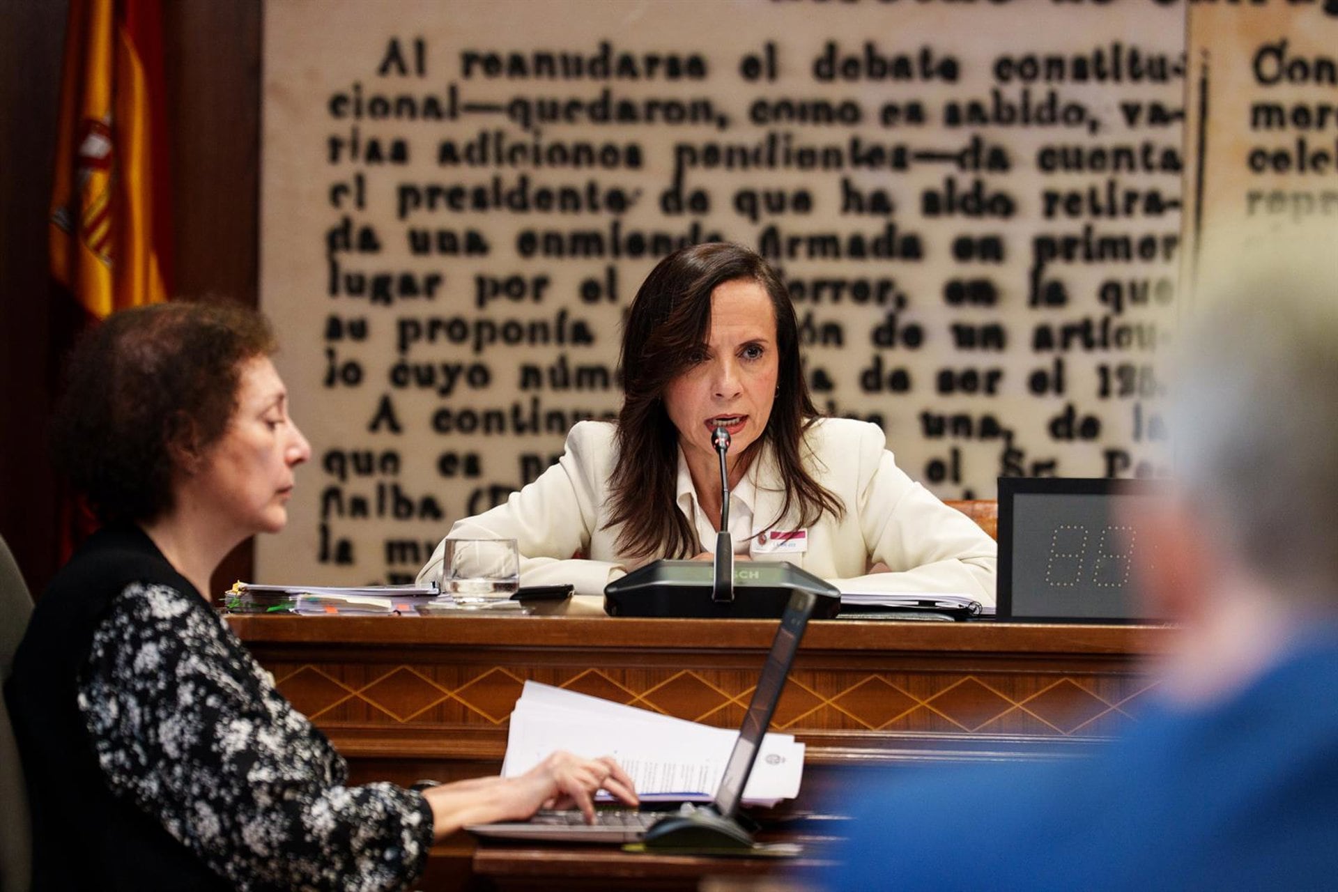 La presidenta del Redeia, Beatriz Corredor (i), durante la Comisión de Investigación sobre el apagón, a 25 de marzo de 2026, en Madrid (España). (Matias Chiofalo / Europa Press)