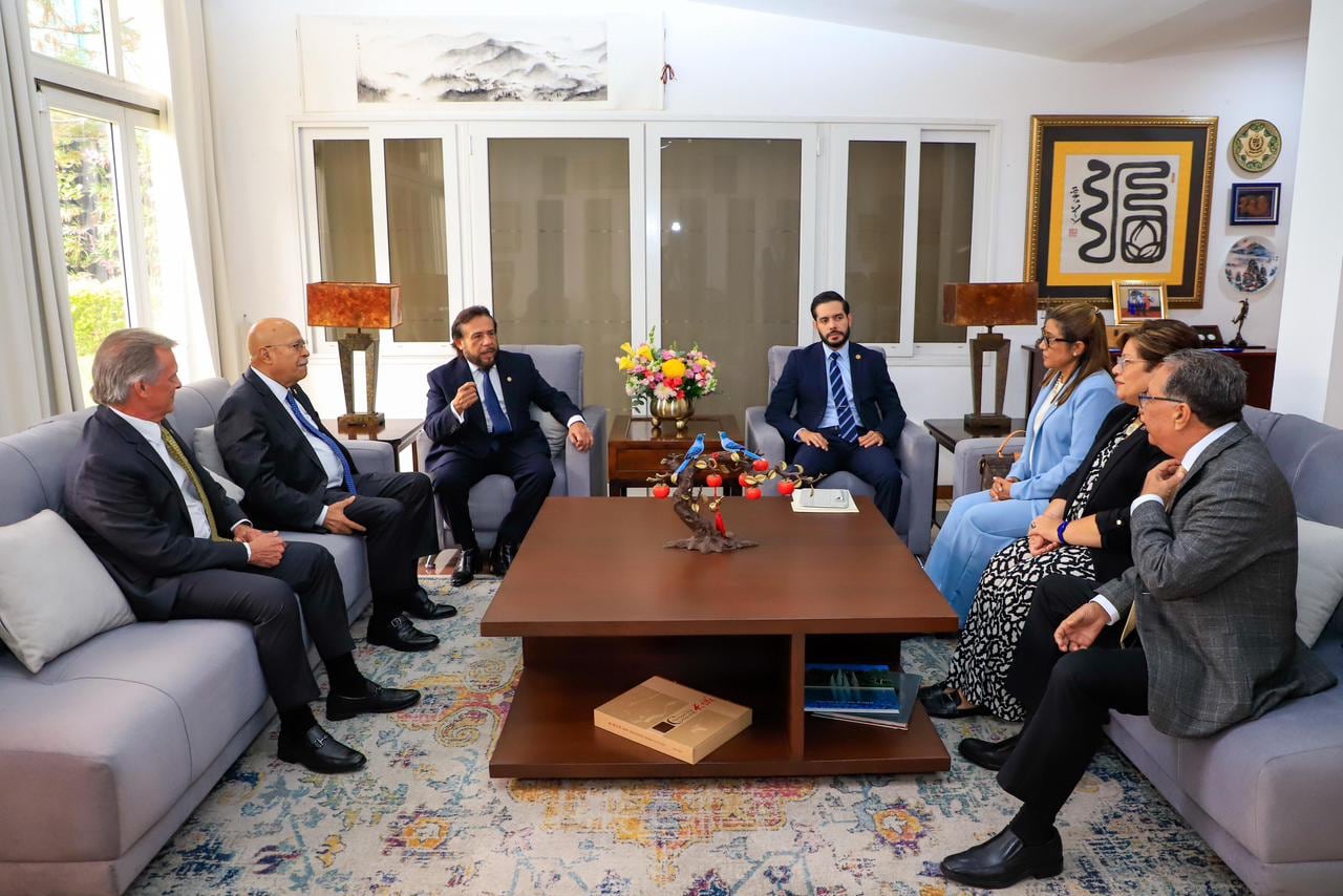Los embajadores de Guatemala, Costa Rica, Honduras, Panamá, Nicaragua y Belice ratificaron la necesidad de mantener una comunicación permanente sobre la agenda regional. (Cortesía: Vicepresidencia de la República de El Salvador)