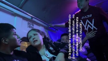 La frase “Valórate mujer” usada