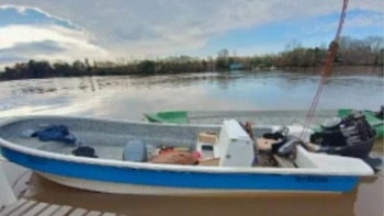 Estaba pescando en el río