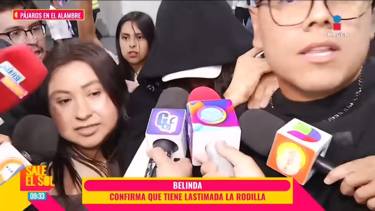 Belinda evitó hablar con la prensa a su llegada al Aeropuerto Internacional de la Ciudad de México. (Sale el Sol, YouTube)