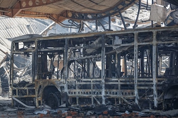 Un incendio destruye las cocheras de los autobuses urbanos de Burgos y deja seis líneas suspendidas y a la ciudad con servicios mínimos (Tomás Alonso / Europa Press)