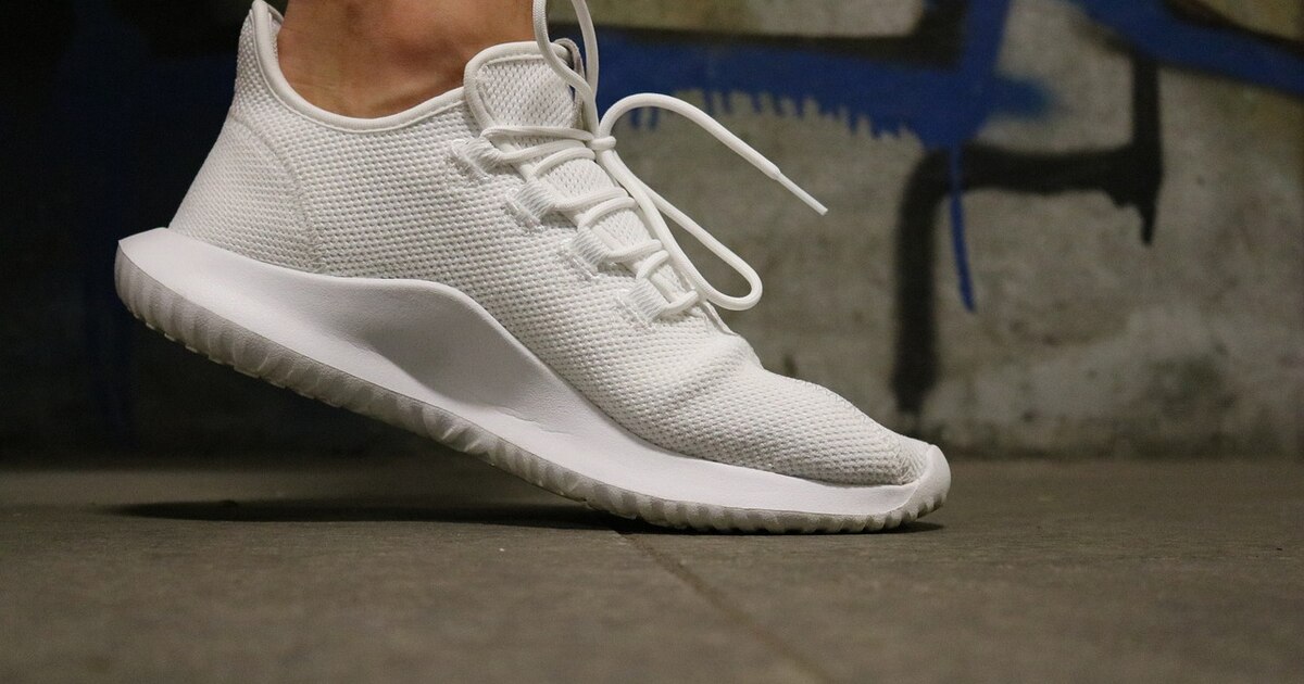 Deja tus zapatillas deportivas como nuevas sin usar la lavadora con este truco efectivo 60 Merca2.es Una limpieza segura y efectiva desde casa