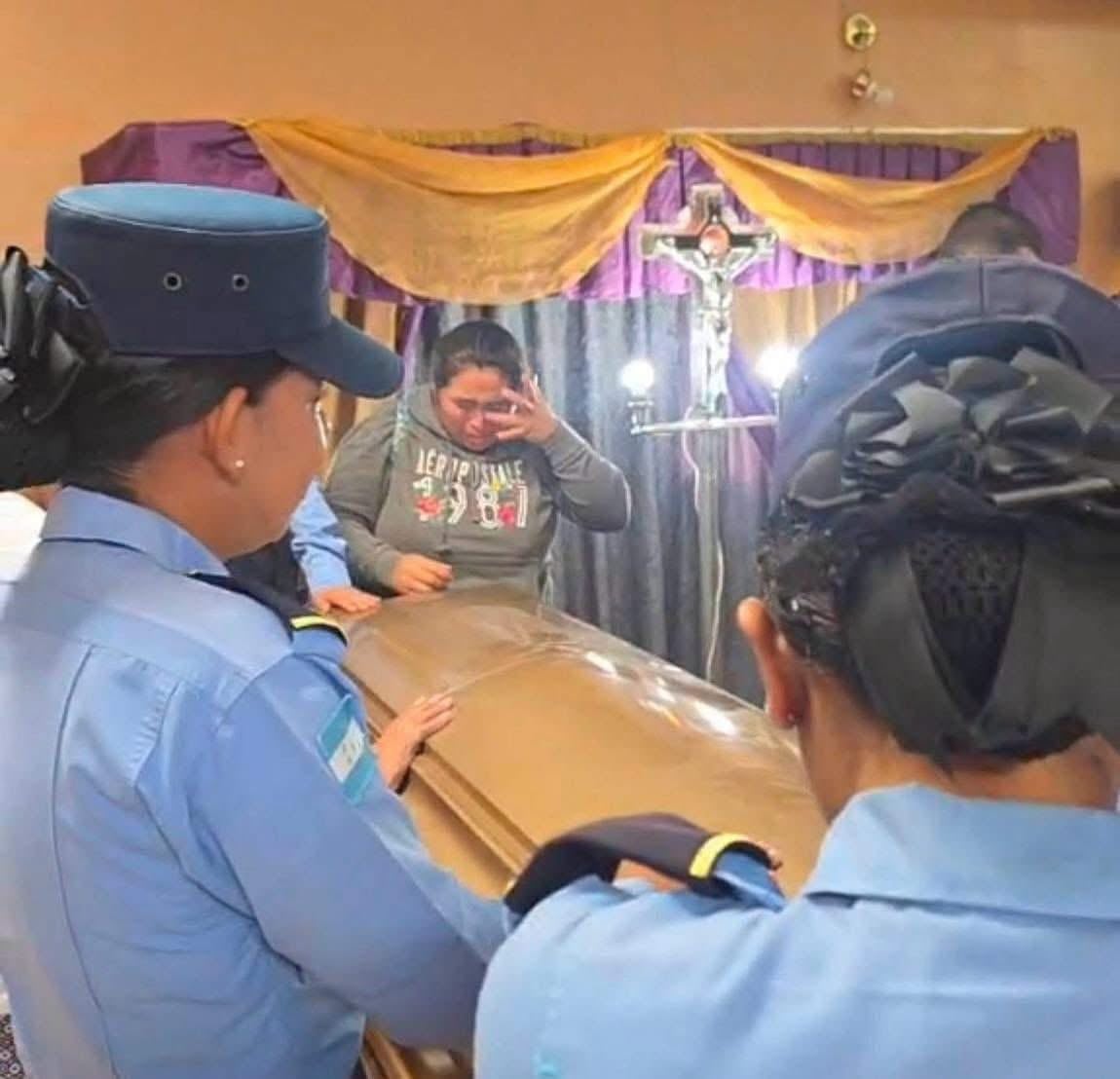 Dulce María figura entre los siete agentes policiales que fallecieron tras la colisión entre un bus policial y una pesada grúa.(FOTO: Facebook)