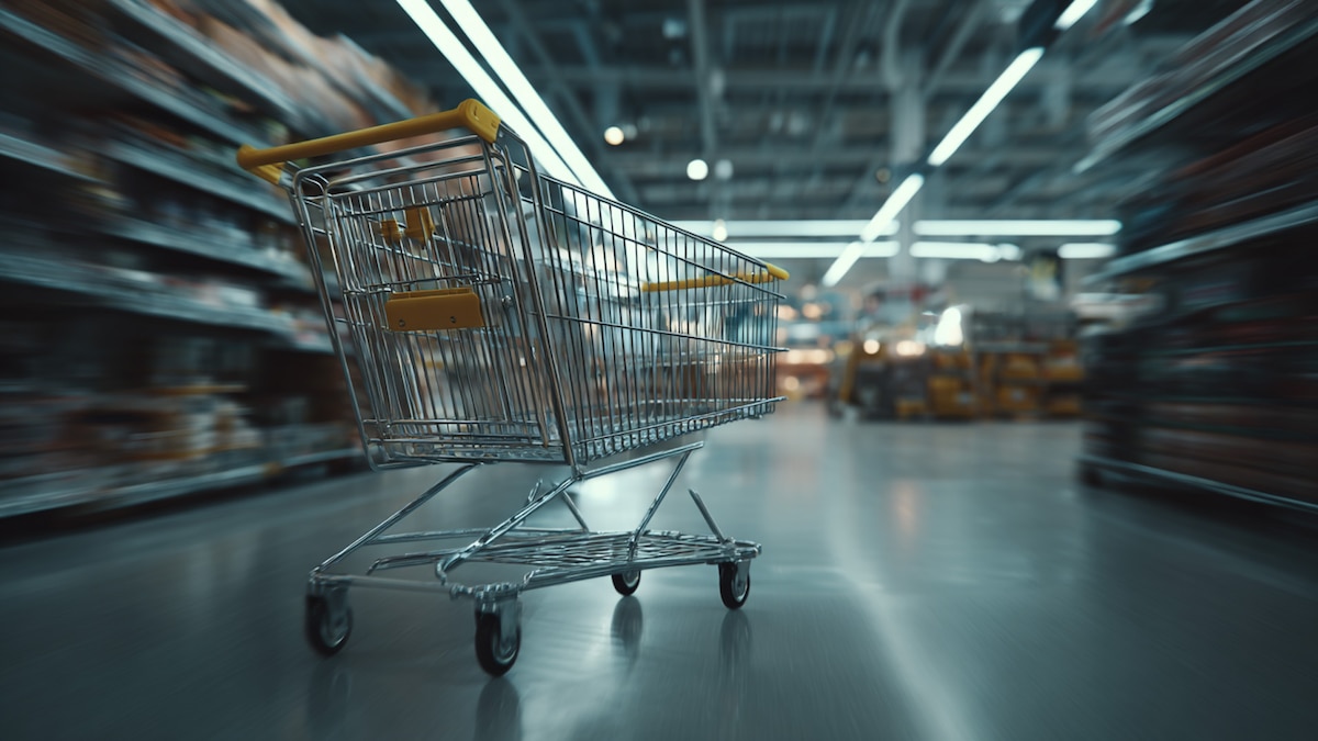 Shoppers en un centro comercial: señales mixtas del consumo