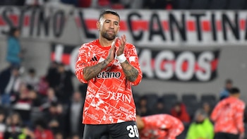 La ovación del público de River Plate a Nicolás Otamendi en su debut como capitán