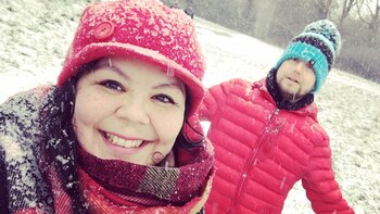 Junto a su marido, disfrutando