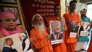 Radicales hindúes rezan por la