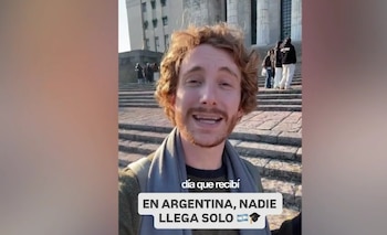 El contraste del espacio personal entre ambos países refleja una menor distancia física en la vida cotidiana porteña (captura de video)