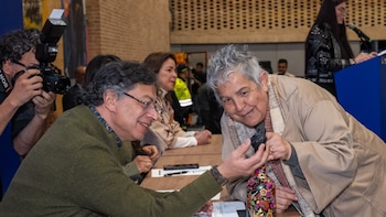 Petro defiende logros comerciales tras abucheos en la Macrorrueda y dice que el uribismo “no logró estos resultados”