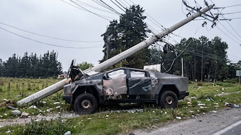 Estrelló un lujoso Tesla Cybertruck contra un poste eléctrico en Llanogrande, cerca a Medellín: así fue el accidente
