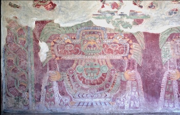 La figura usa una máscara