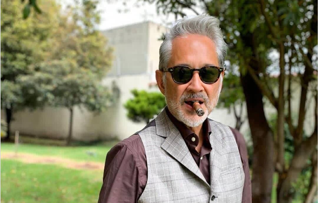 El comunicador relató que el entorno de abandono y el divorcio violento de sus padres influyeron en su consumo de sustancias - crédito @manuelteodorober/Instagram