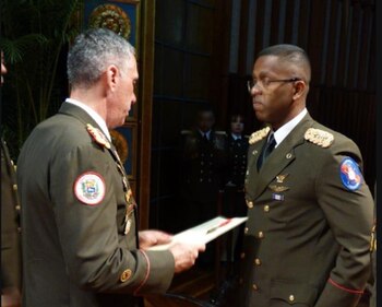 El coronel Hannover Esteban Guerrero