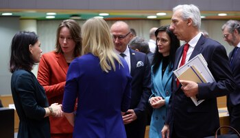 (de izquierda a derecha) la