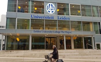 Universidad de Leiden, en Holanda.