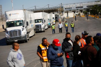 Camioneros protestan contra las inspecciones