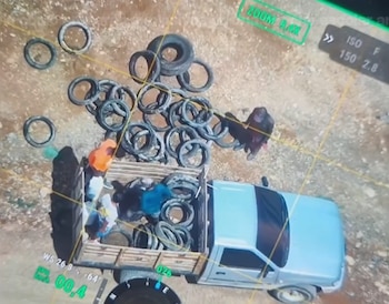 Campesinos transportan bombas en sus vehículos particulares hasta los puntos de ofensiva, aumentando el alcance de los ataques en el Cañón del Micay - crédito Captura de Video Noticias RCN