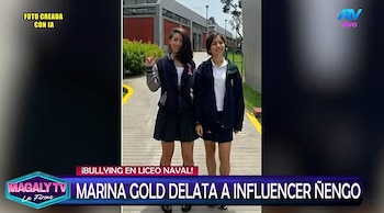 Captura de pantalla de un programa de televisión con un rótulo informativo y una imagen de dos estudiantes vestidas con uniforme escolar