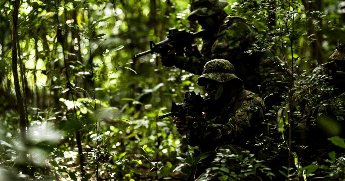 Luta pesada entre os militares e a dinastia do Golfo JERICE, Antioquia Luta pesada entre os militares e a dinastia do Golfo JERICE, Antioquia