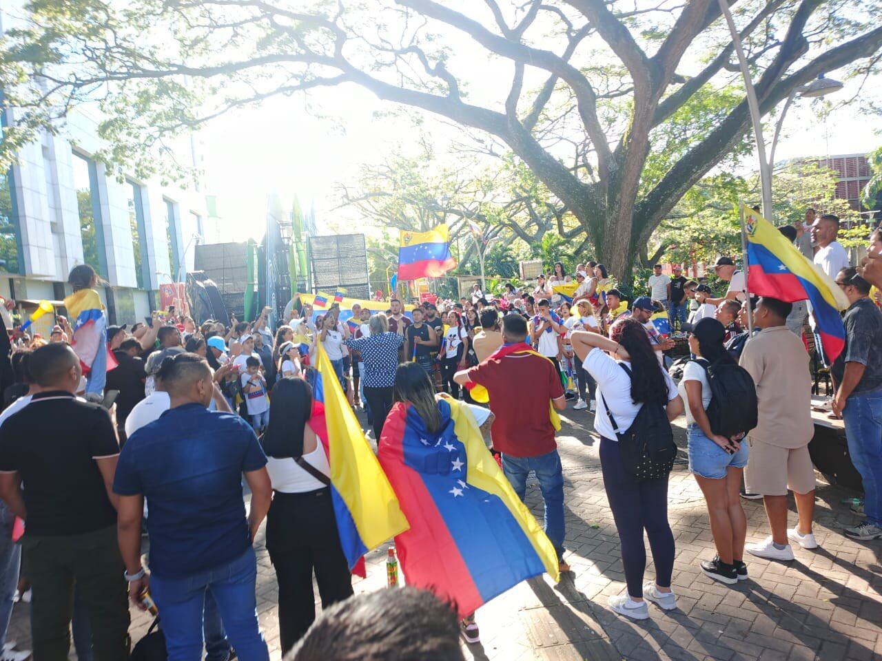 Ciudadanos venezolanos se dieron cita en el Bulevar del Río en Cali - crédito @personeriacali / X