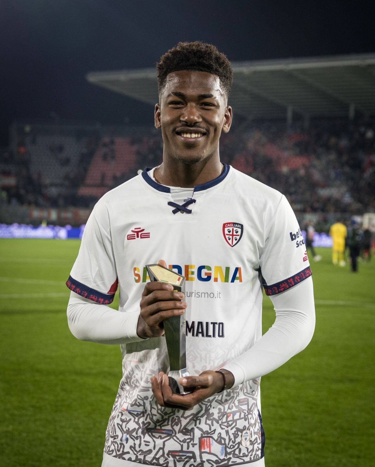 El delantero francés de 20 años fue titular en el primer partido oficial de la temporada (@yaeltrepy_)