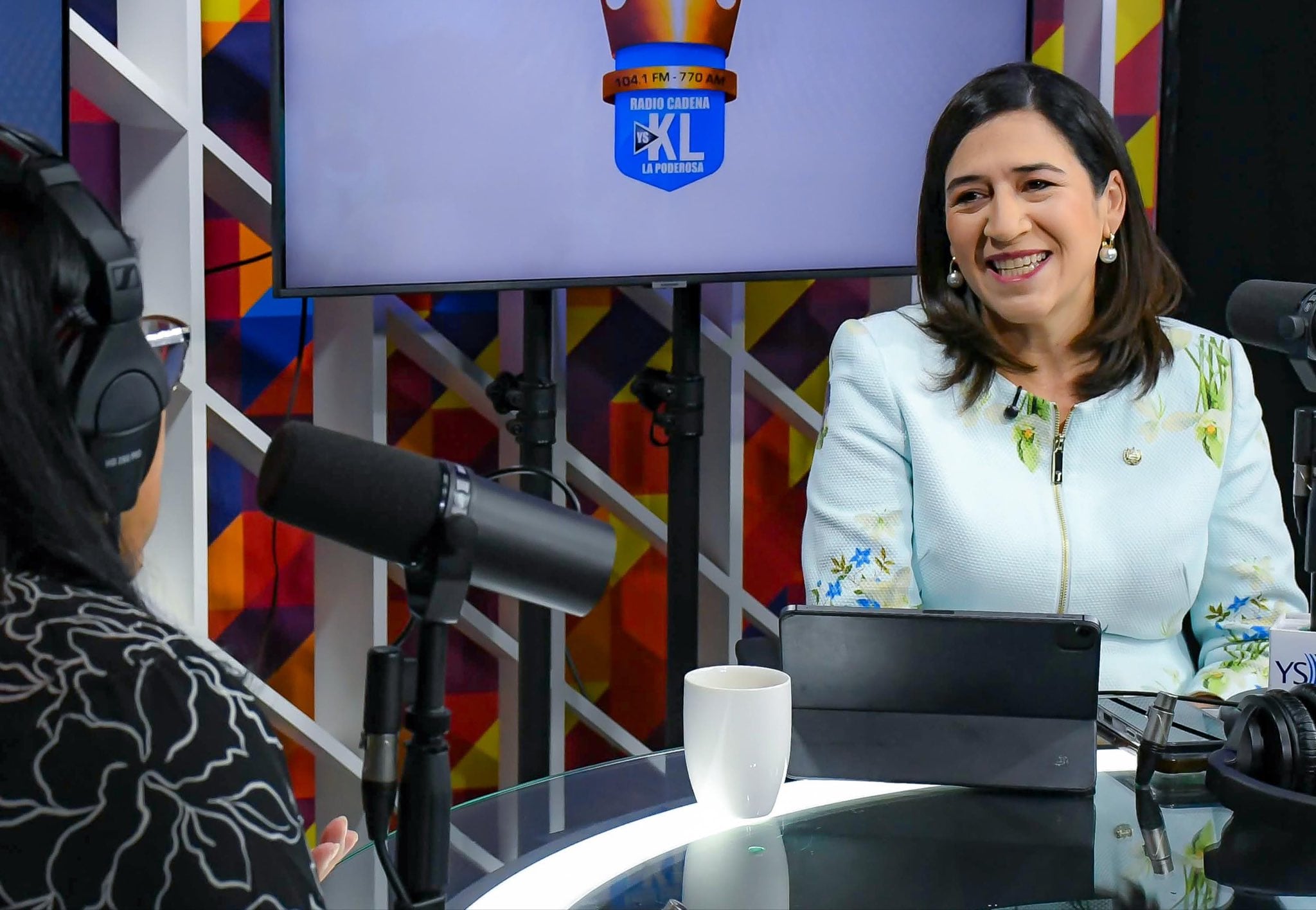 La ministra de Economía, María Luisa Hayem, durante su intervención en el programa Punto de Vista, transmitido por Radio YSKL (Cortesía: Secretaría de Prensa).