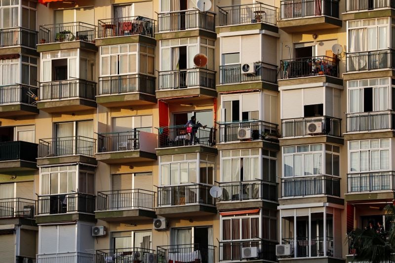 Un bloque de pisos en Torremolinos con viviendas vacías, REUTERS/Jon Nazca