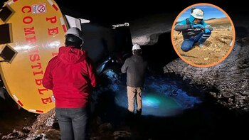 Un camión cisterna boliviano volcó