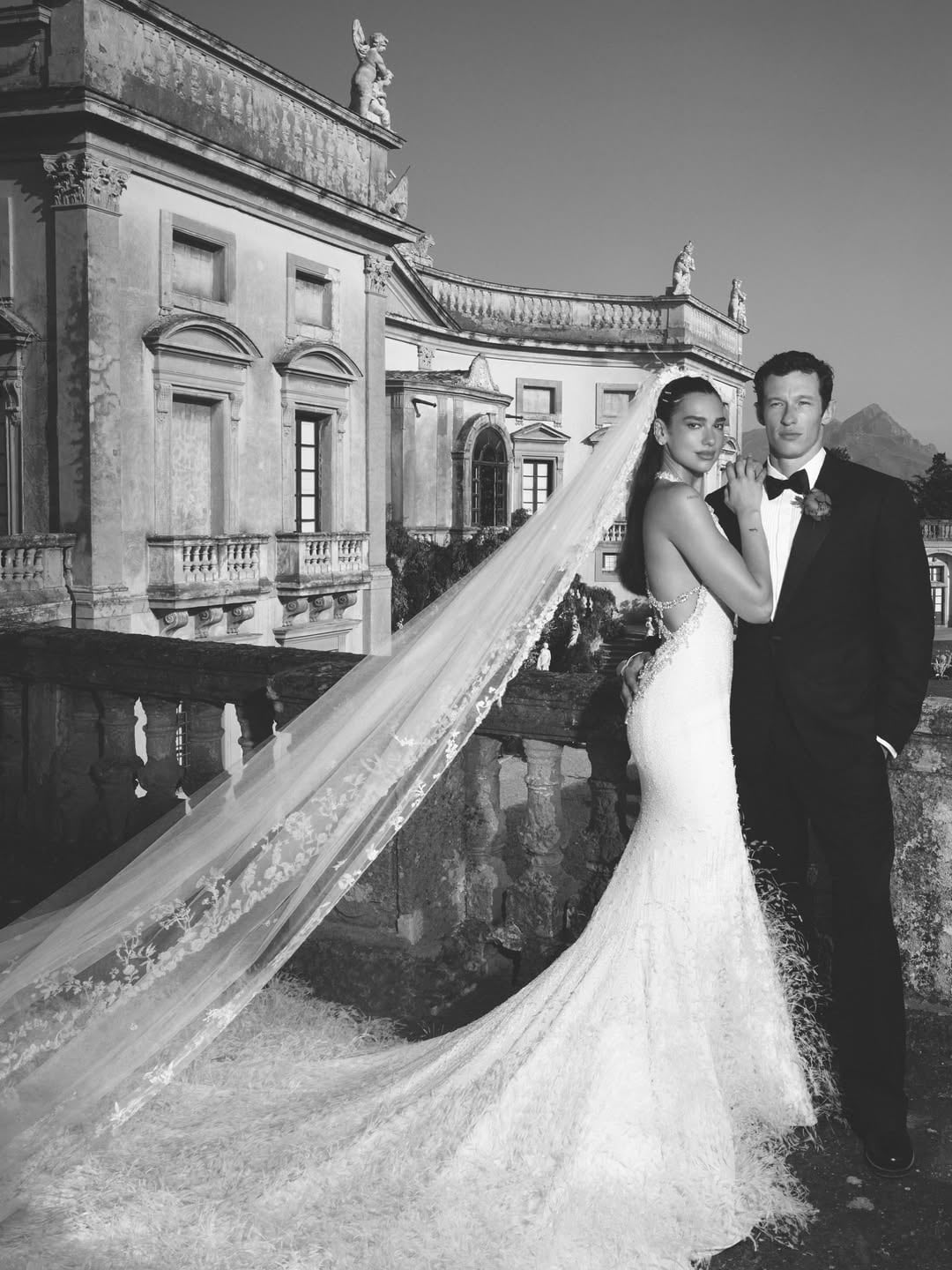 Las primeras imágenes de la boda de Dua Lipa y Callum Turner (Instagram)