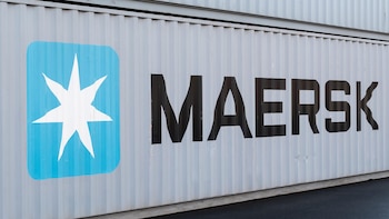La compañía danesa Maersk confirma la salida de uno de sus buques a través de Ormuz con escolta militar de EEUU