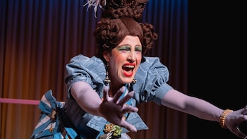 Belgrano quiso traer una reina para el Río de la Plata: el teatro lo cuenta con risas, pero en serio