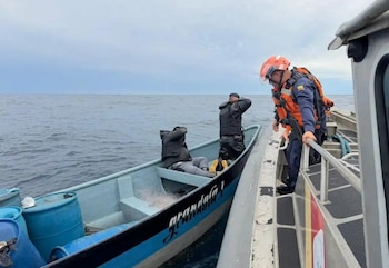 Operación naval frustra la fuga de una Go-Fast y detiene a dos presuntos traficantes - crédito @jiatfs/X