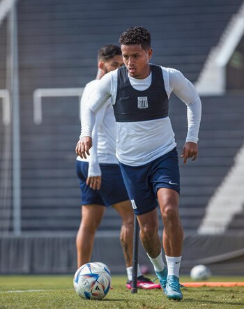 Edinson Chávez llegó este año