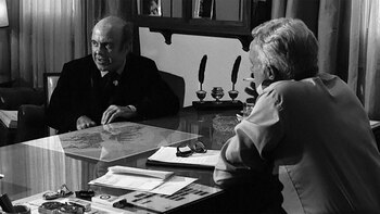 El canciller Costa Méndez comienza