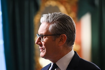 El primer ministro británico, Keir Starmer, durante una reunión en Downing Street, en Londres, en medio de la creciente presión interna para que renuncie tras la derrota electoral en Makerfield (EFE/EPA/Jaimi Joy/Pool, archivo).