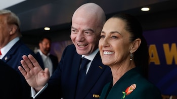 Claudia Sheinbaum vuela de regreso a México tras asistir a la final del Mundial 2026 en EEUU