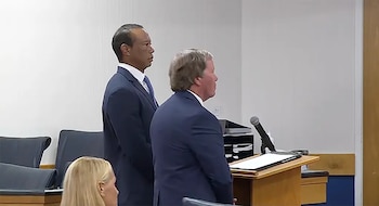 Tiger Woods recibió una multa de 1.500 dólares, con 1.000 por conducción temeraria y 500 por negarse al test solicitado por las autoridades (REUTERS)
