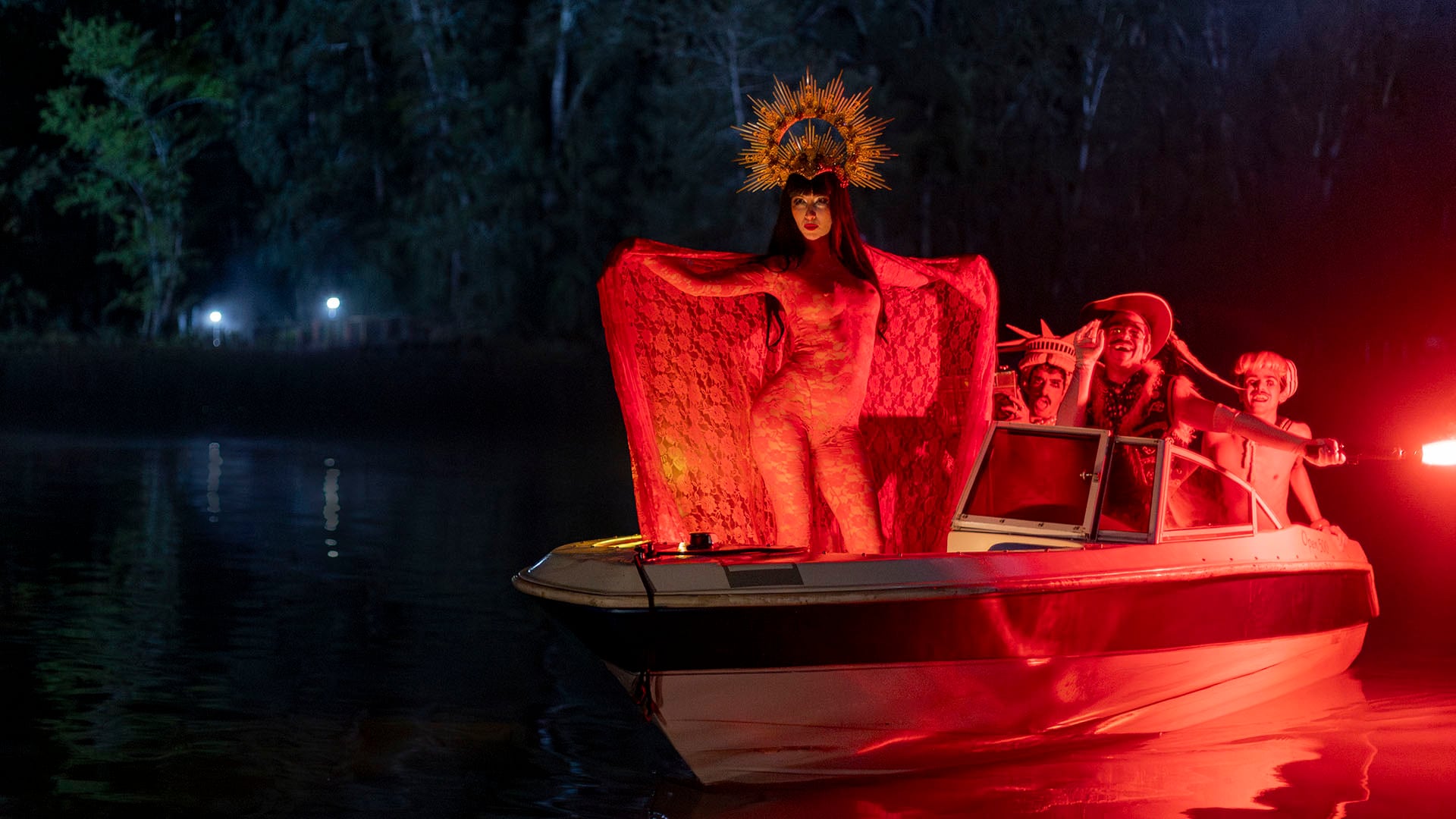 Sofía Gala interpreta a su madre Moria Casán en sus primeros años en el espectáculo (Alina Schwarcz/Netflix)