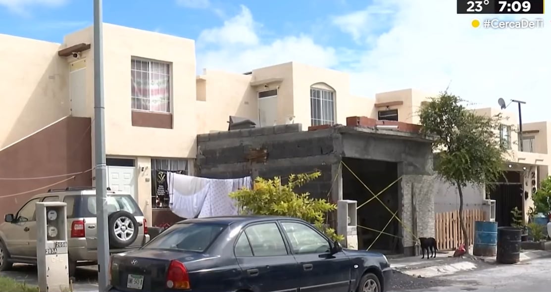 Vivienda en la calle Arco, en la colonia Las Haciendas Montecarlo de Pesquería, donde ocurrieron los hechos la noche del 2 de octubre (Cortesía: Telediario).