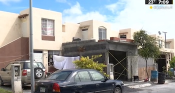 Vivienda en la calle Arco, en la colonia Las Haciendas Montecarlo de Pesquería, donde ocurrieron los hechos la noche del 2 de octubre (Cortesía: Telediario).