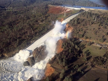 La cifra de represas en condición deficiente pasó a 57 en mayo y se espera que siga en aumento a medida que avancen las reevaluaciones (California Department of Water Resources/William Croyle/Handout via REUTERS)