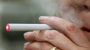 Fumar cigarrillos electrónicos eleva el